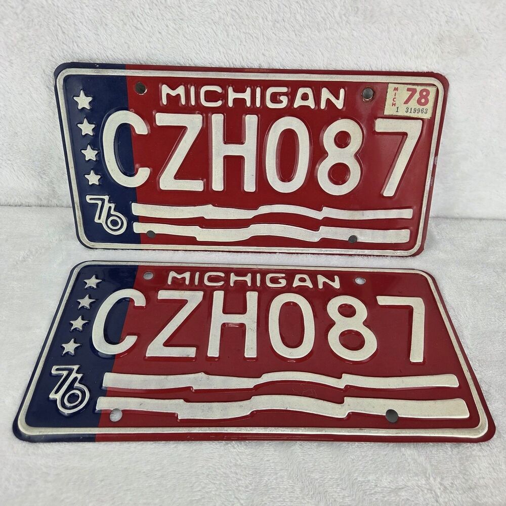 Vintage 1976 Michigan Bicentennial License Plate Pair CZH087 Matching Set
